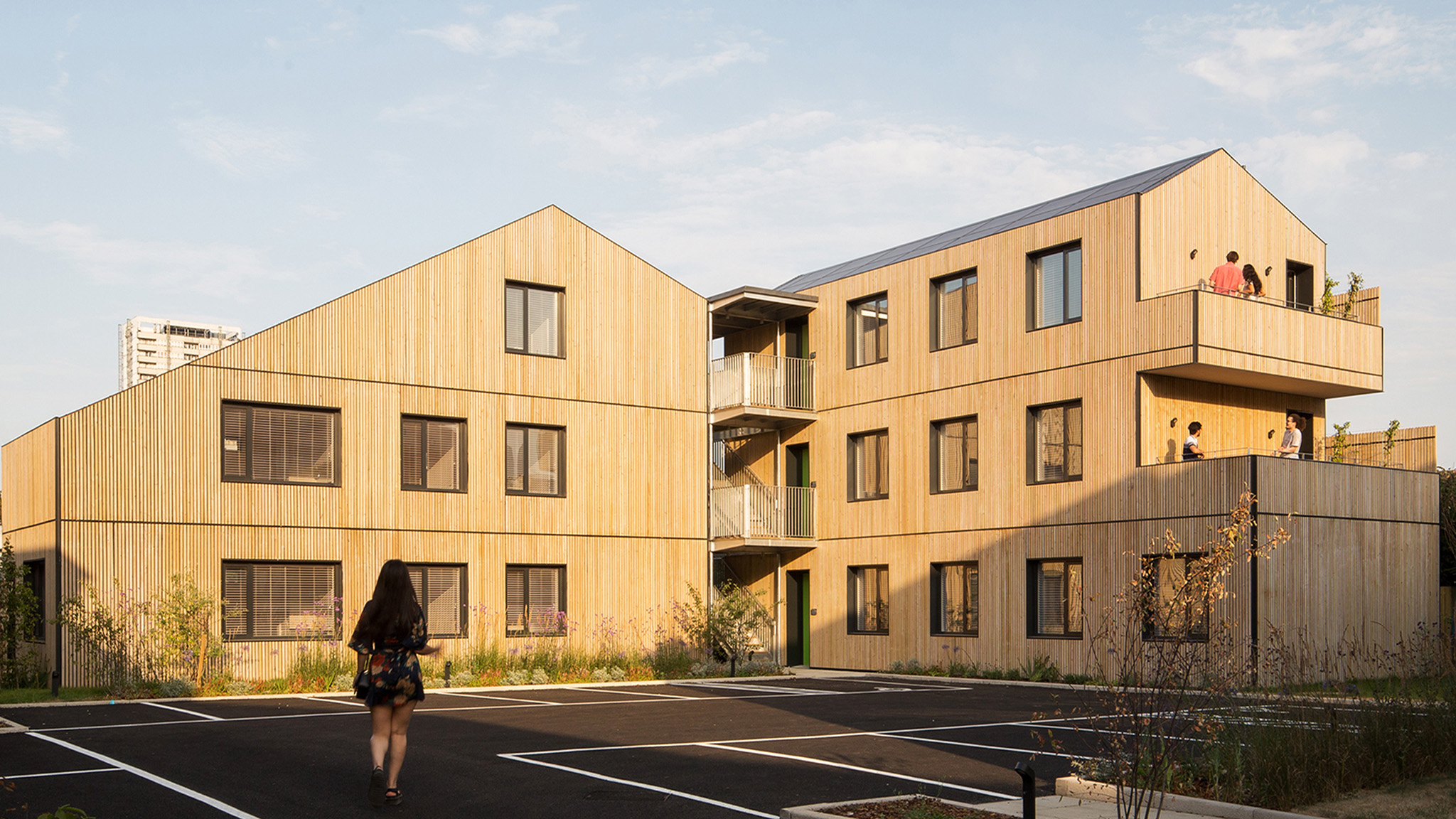 New Courtyard Housing in Stratford