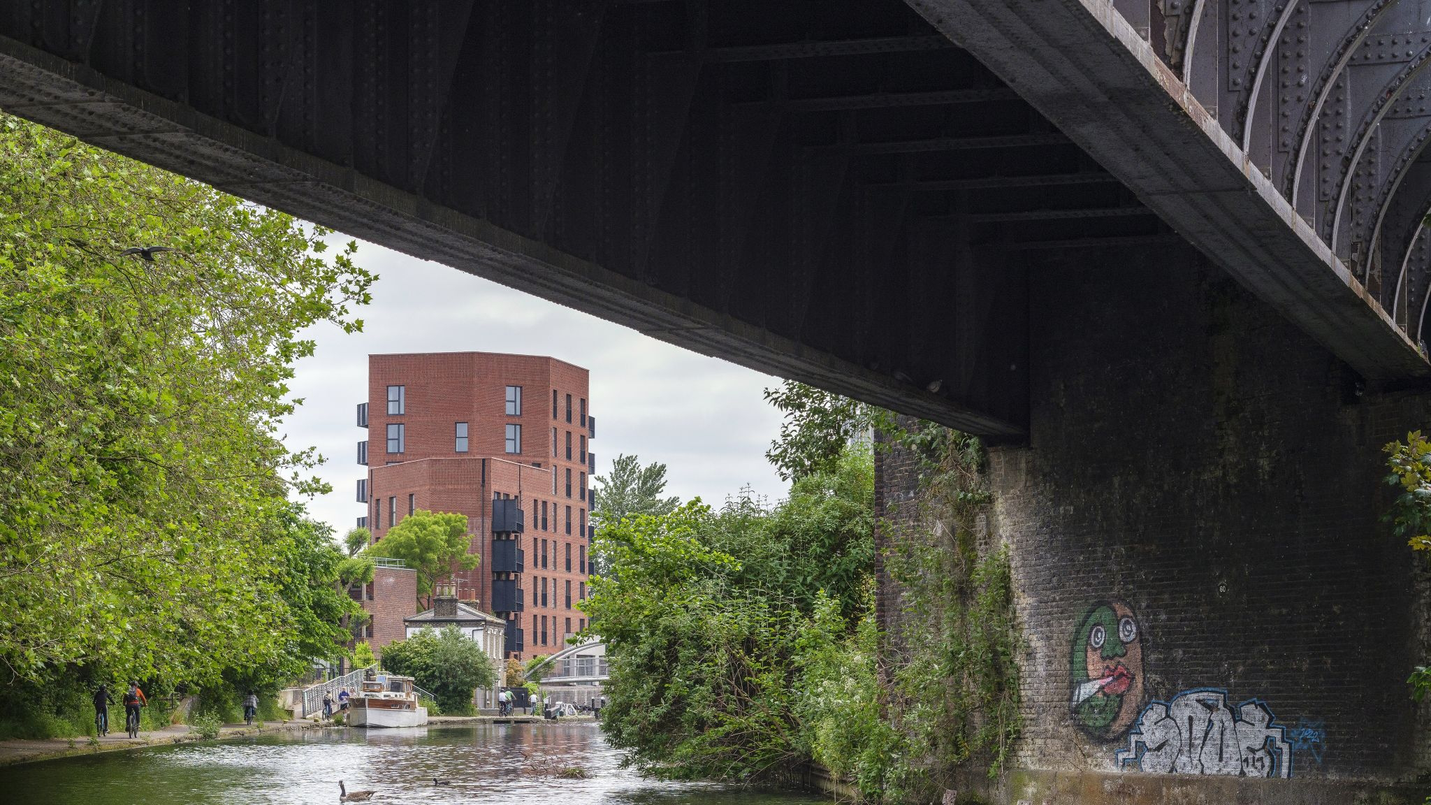 Locksley Estate: Pyrus House and Chris Braithwaite House